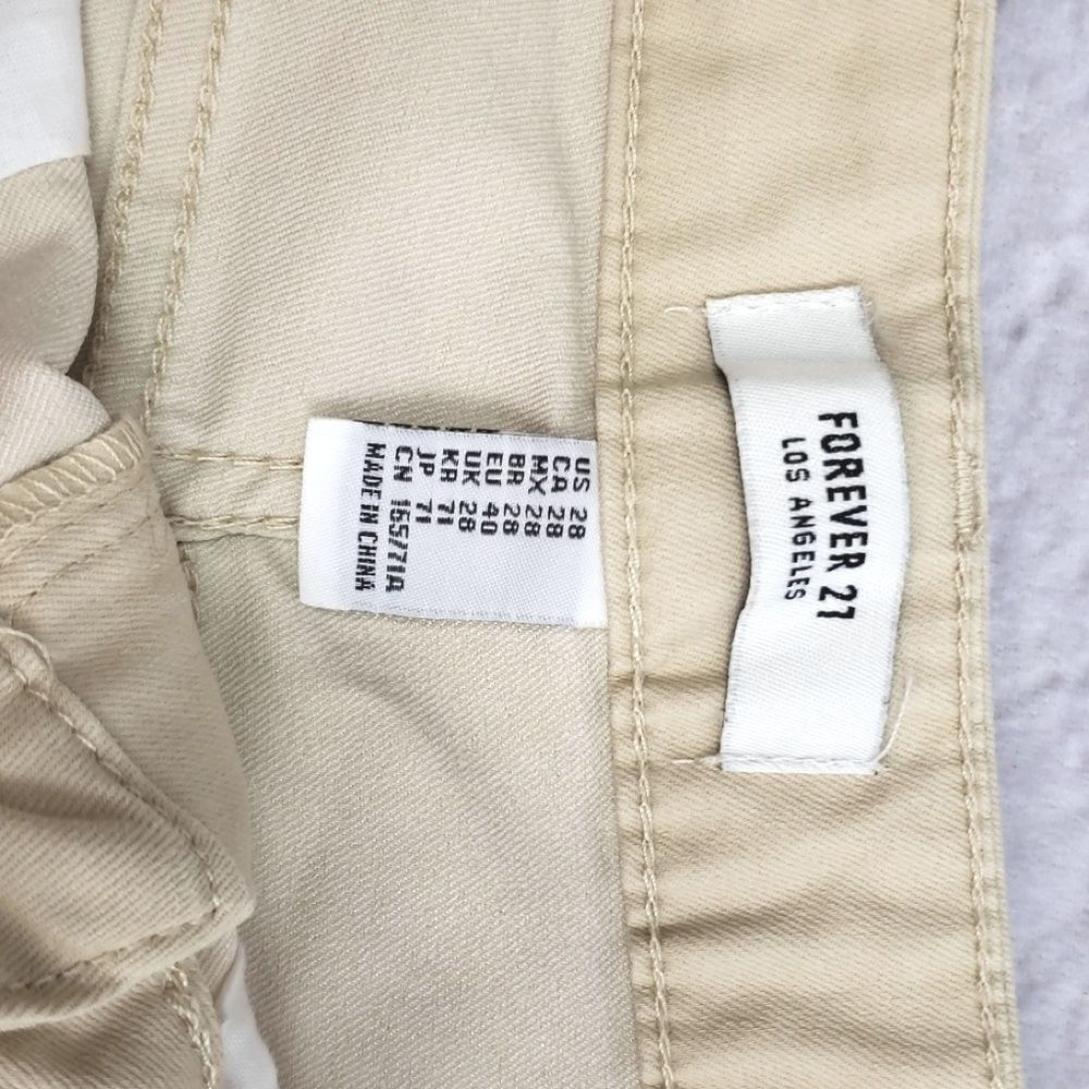 💚Forever 21 Women's Tan Shorts Size 28 - Picture 3 of 4